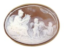 9ct gold cameo brooch depicting Cupid and Venus