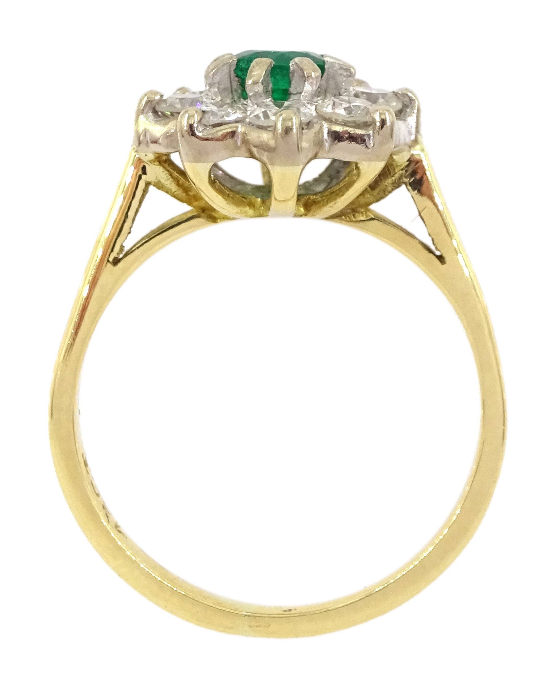 Gold emerald and round brilliant cut diamond cluster ring - Image 4 of 4