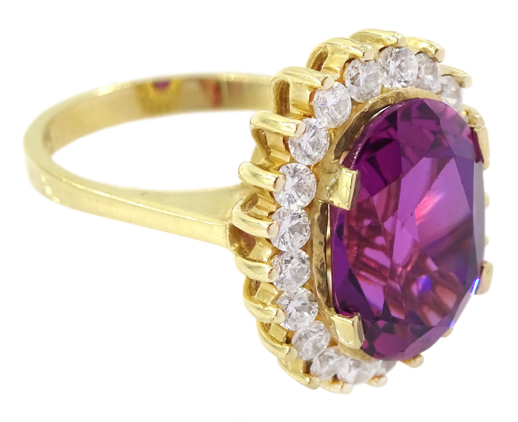 14ct gold synthetic purple sapphire and cubic zirconia cluster ring - Image 3 of 4