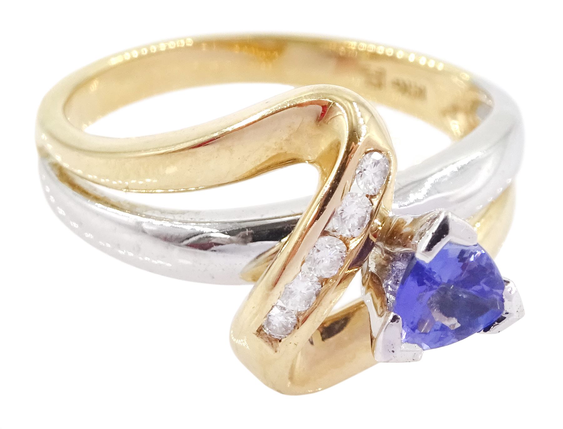 14ct white and yellow gold trillion cut tanzanite and round brilliant cut diamond crossover ring - Image 3 of 4