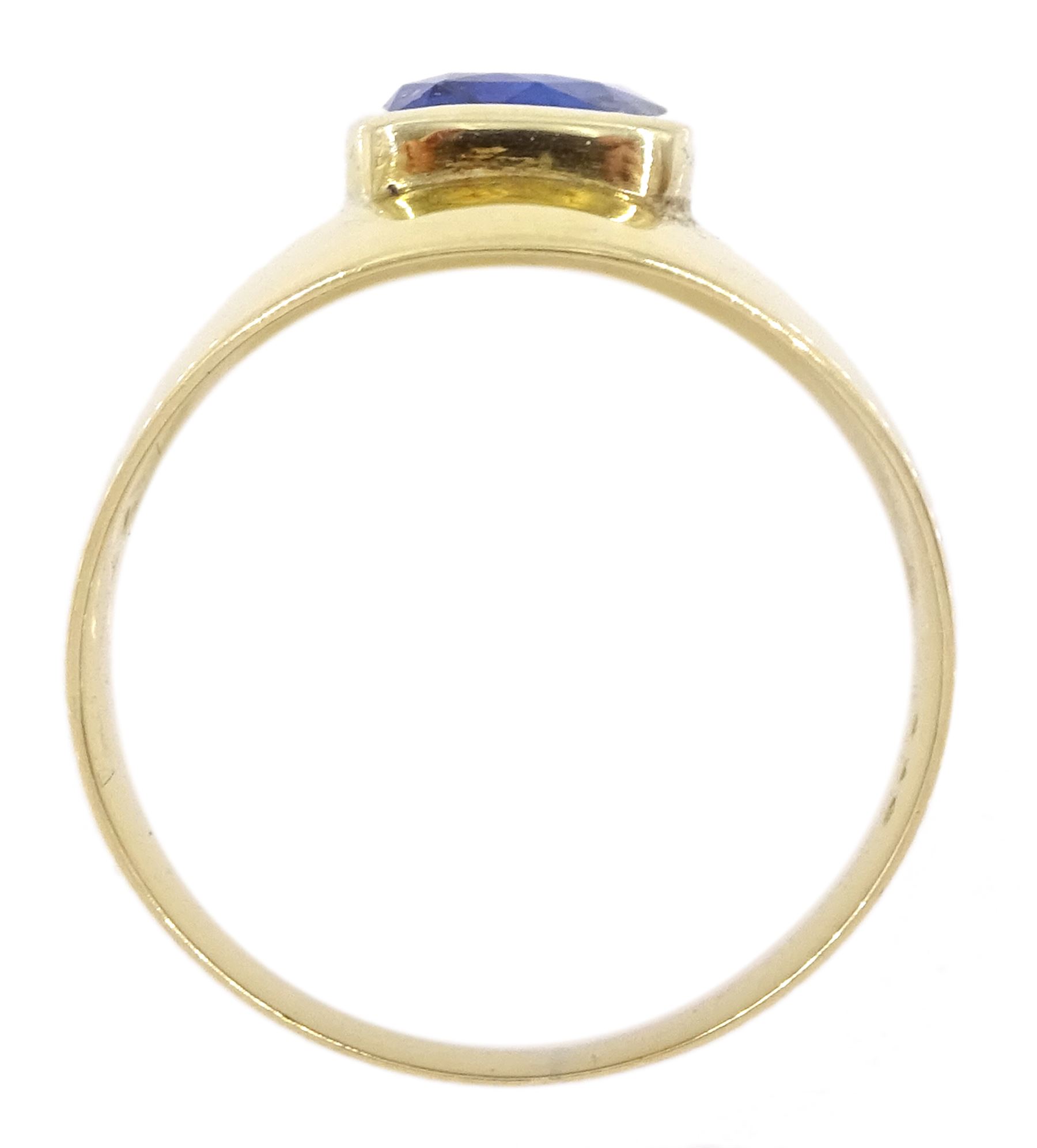 14ct gold single stone cushion cut sapphire ring - Image 4 of 4