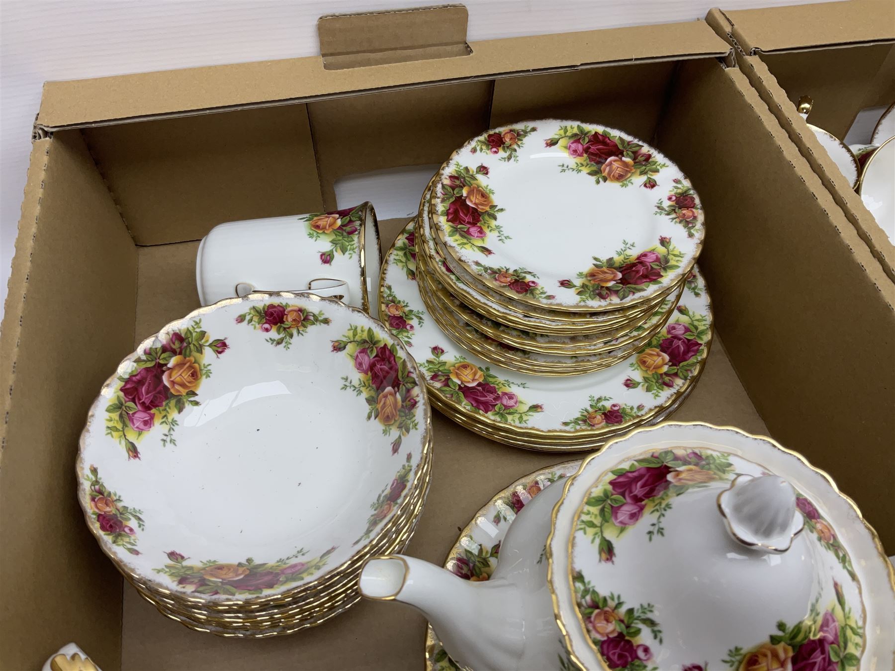 Royal Albert Country Roses pattern part tea and dinner service - Image 3 of 8