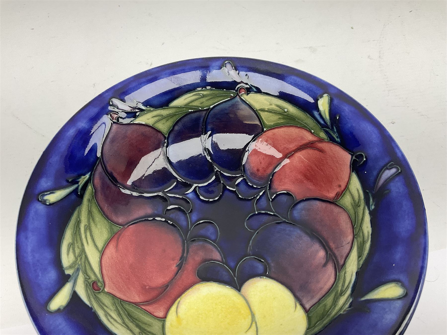 Moorcroft small pedestal dish decorated in the Wisteria pattern against a dark blue ground raised to - Image 4 of 8