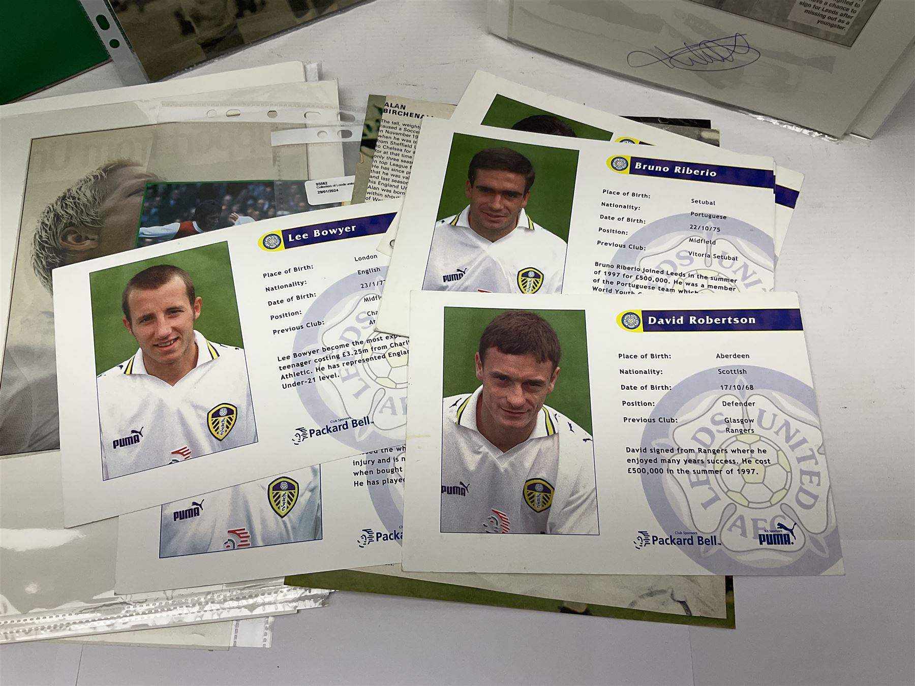 Collection of approximately 200 Leeds United related autographs - Bild 4 aus 12