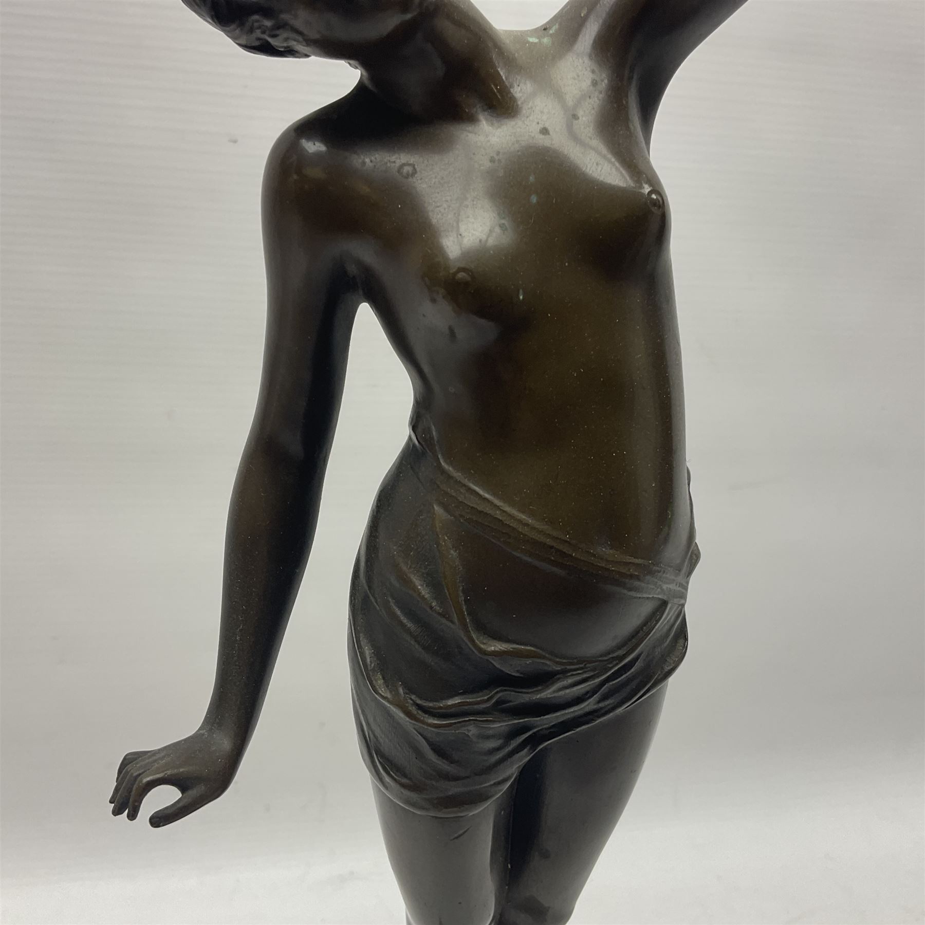 Bronzed semi nude female figure with one hand raised - Bild 4 aus 13