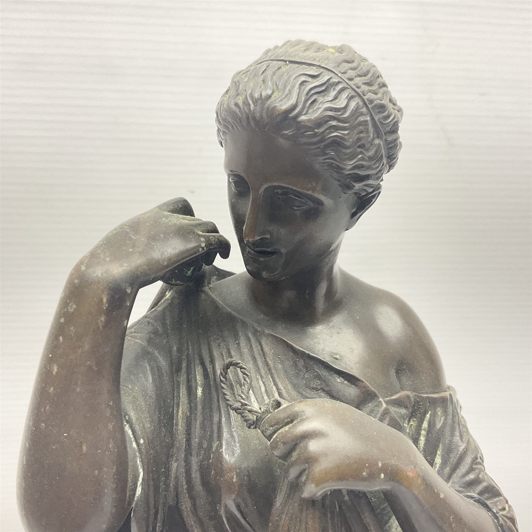 Bronzed figure of a woman in neoclassical dress - Bild 2 aus 12