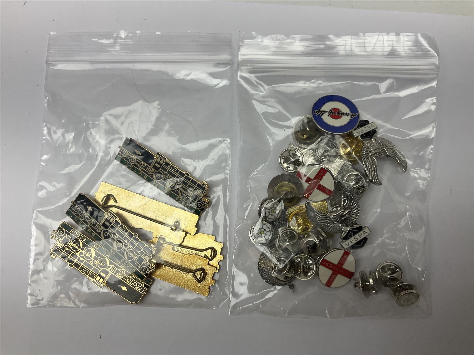 Large collection of approximately one hundred enamel badges and key rings - Image 5 of 12