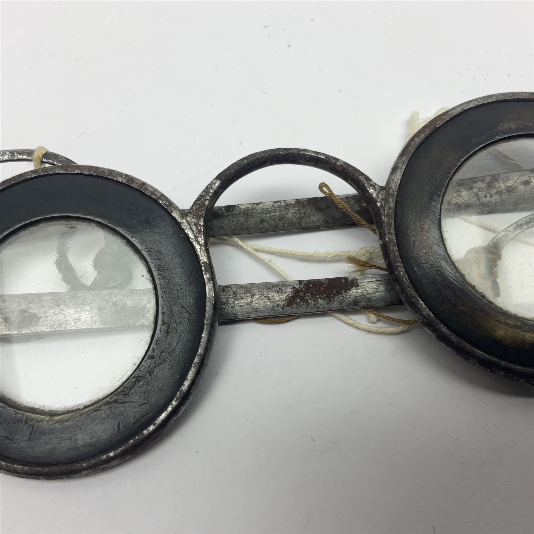 Pair of 18th century horn and steel rimmed spectacles - Image 4 of 9