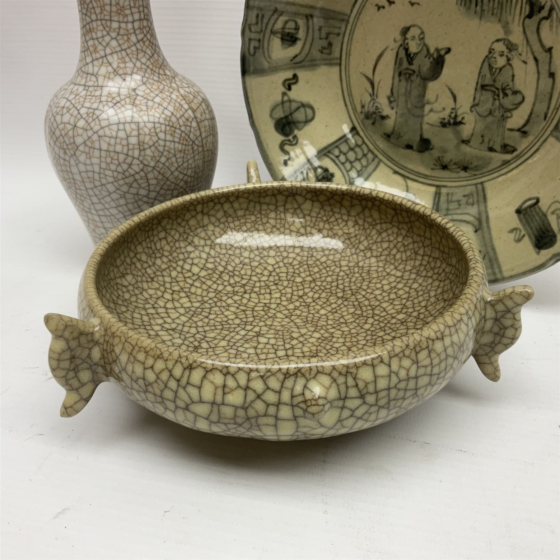 Chinese Ge-type crackle glazed vase and matching dish - Image 2 of 10