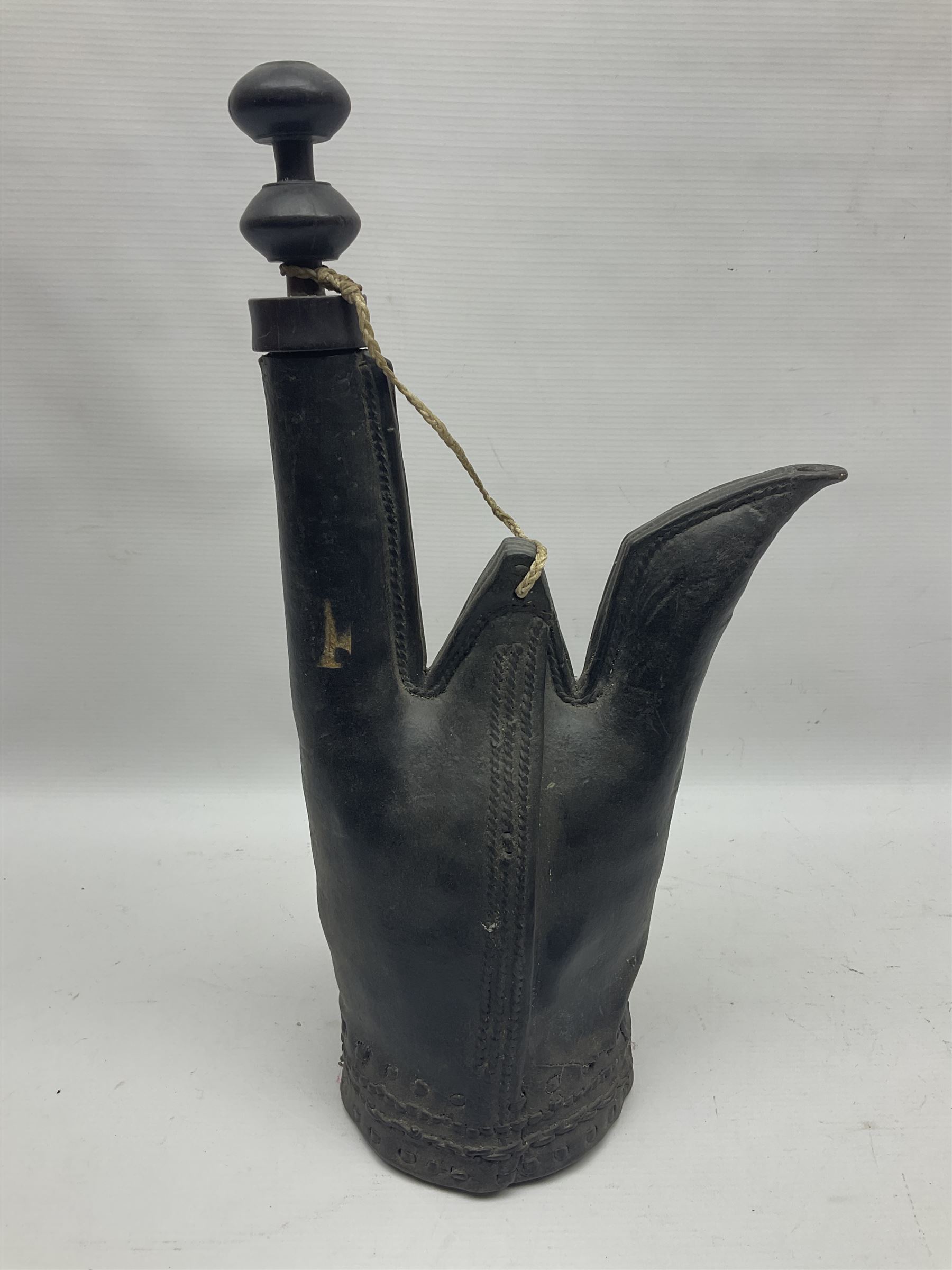 18th/19th century leather water vessel of tapering form - Image 9 of 11