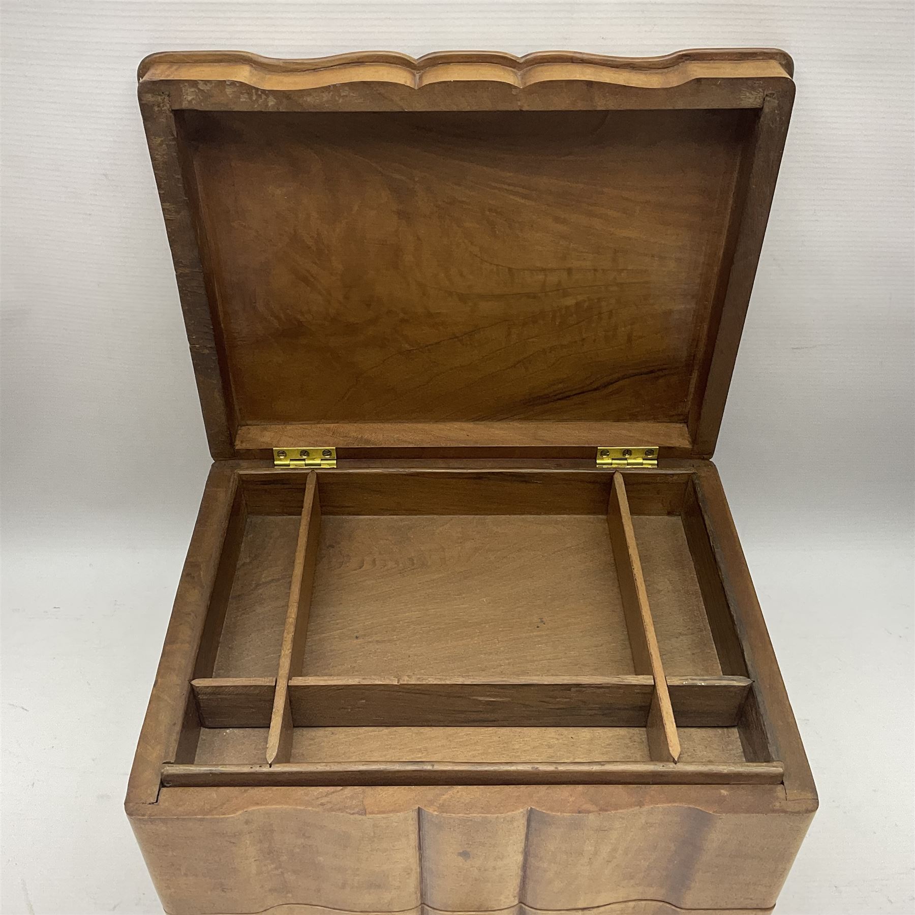 Art Deco walnut box - Image 5 of 9