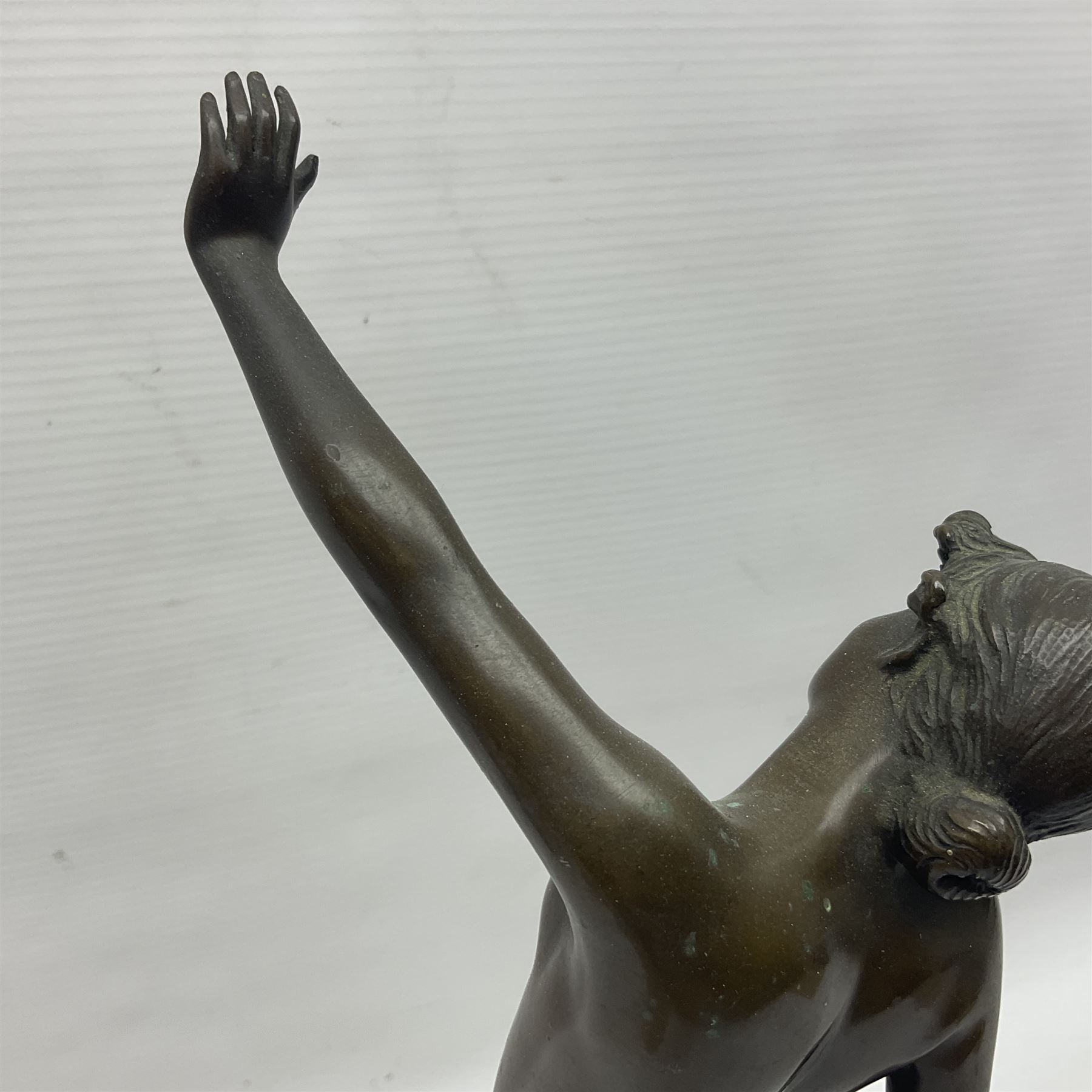 Bronzed semi nude female figure with one hand raised - Bild 9 aus 13