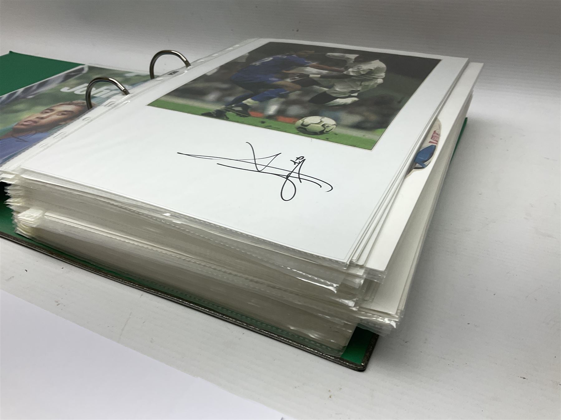 Collection of approximately 200 Leeds United related autographs - Bild 10 aus 12