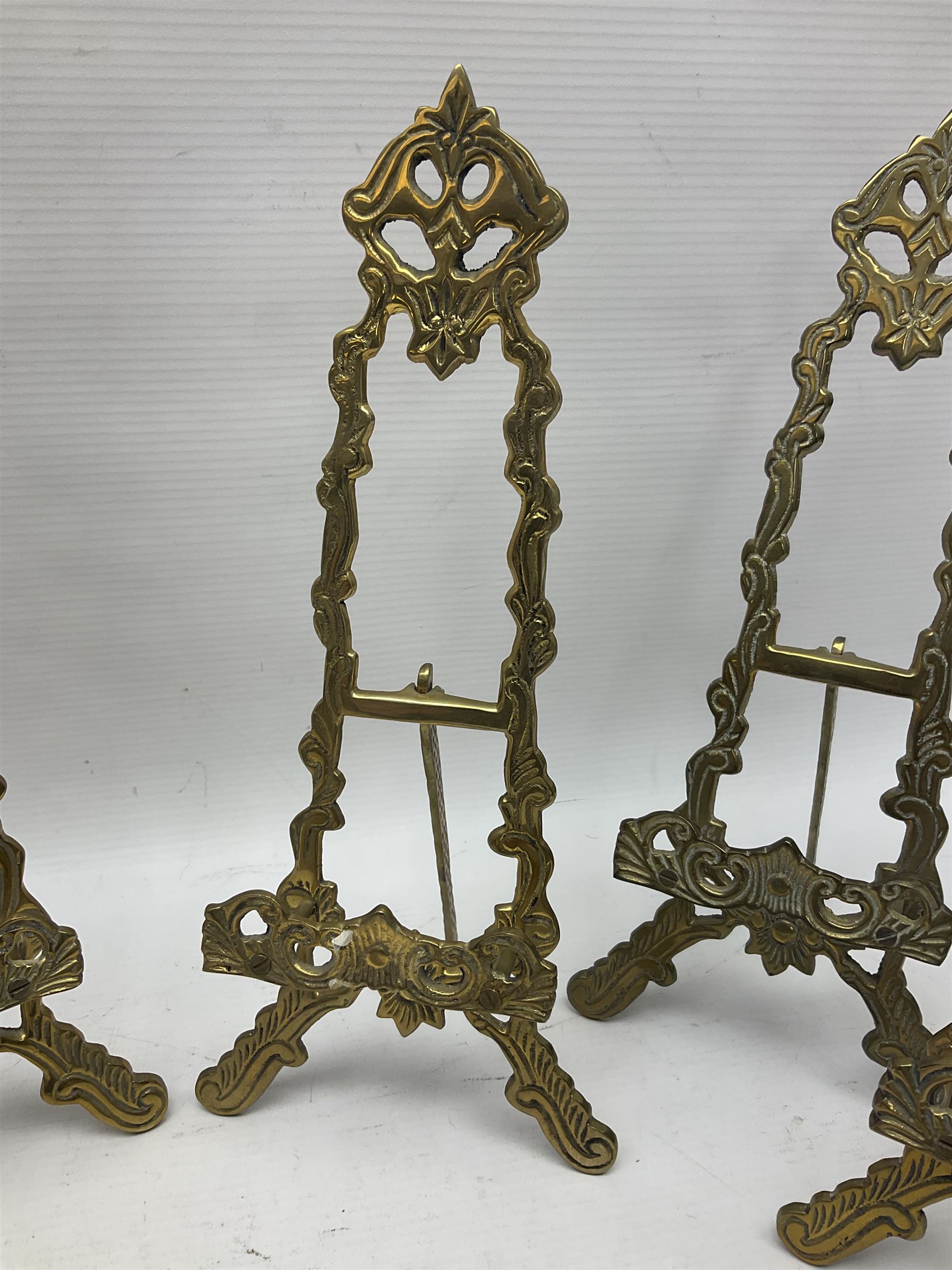 Set of six ornate cast brass easel stands - Image 7 of 10