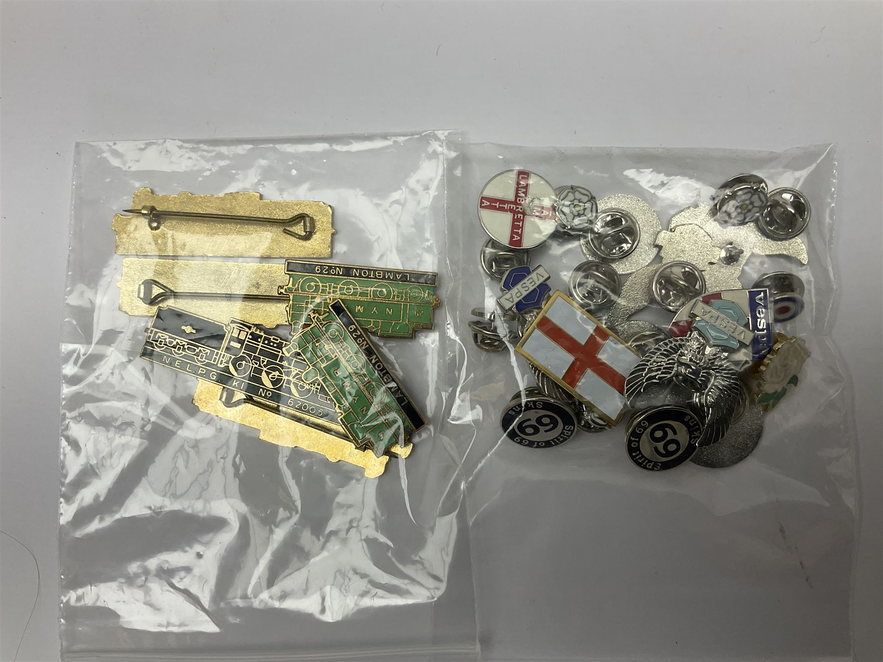 Large collection of approximately one hundred enamel badges and key rings - Image 11 of 12