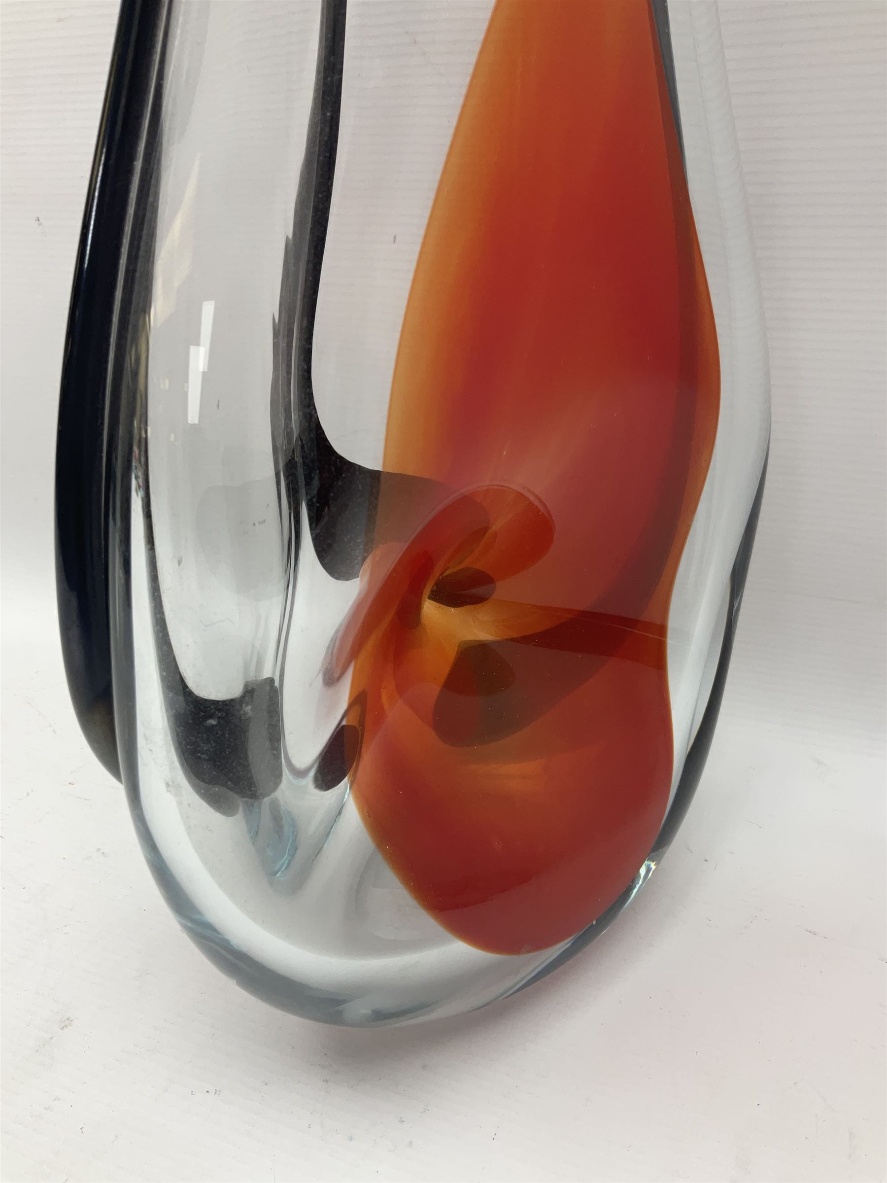 Svaja Scarlet Orchid vase - Image 10 of 12