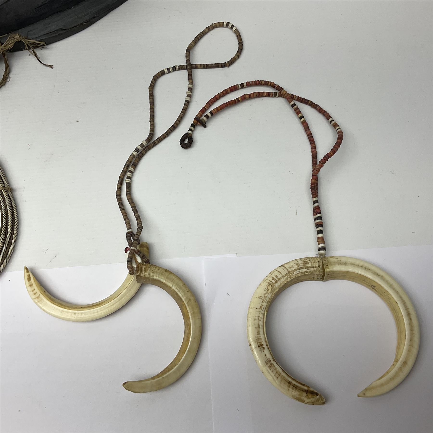 Collection of traditional necklaces from the Solomon Islands - Image 6 of 17