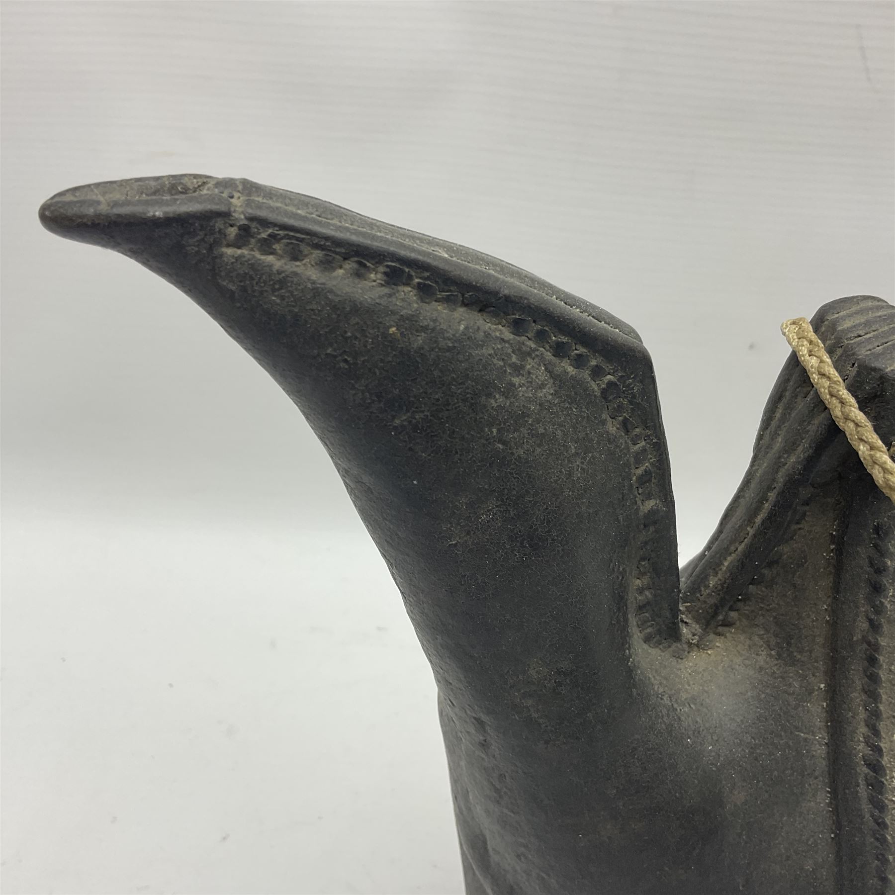 18th/19th century leather water vessel of tapering form - Image 5 of 11