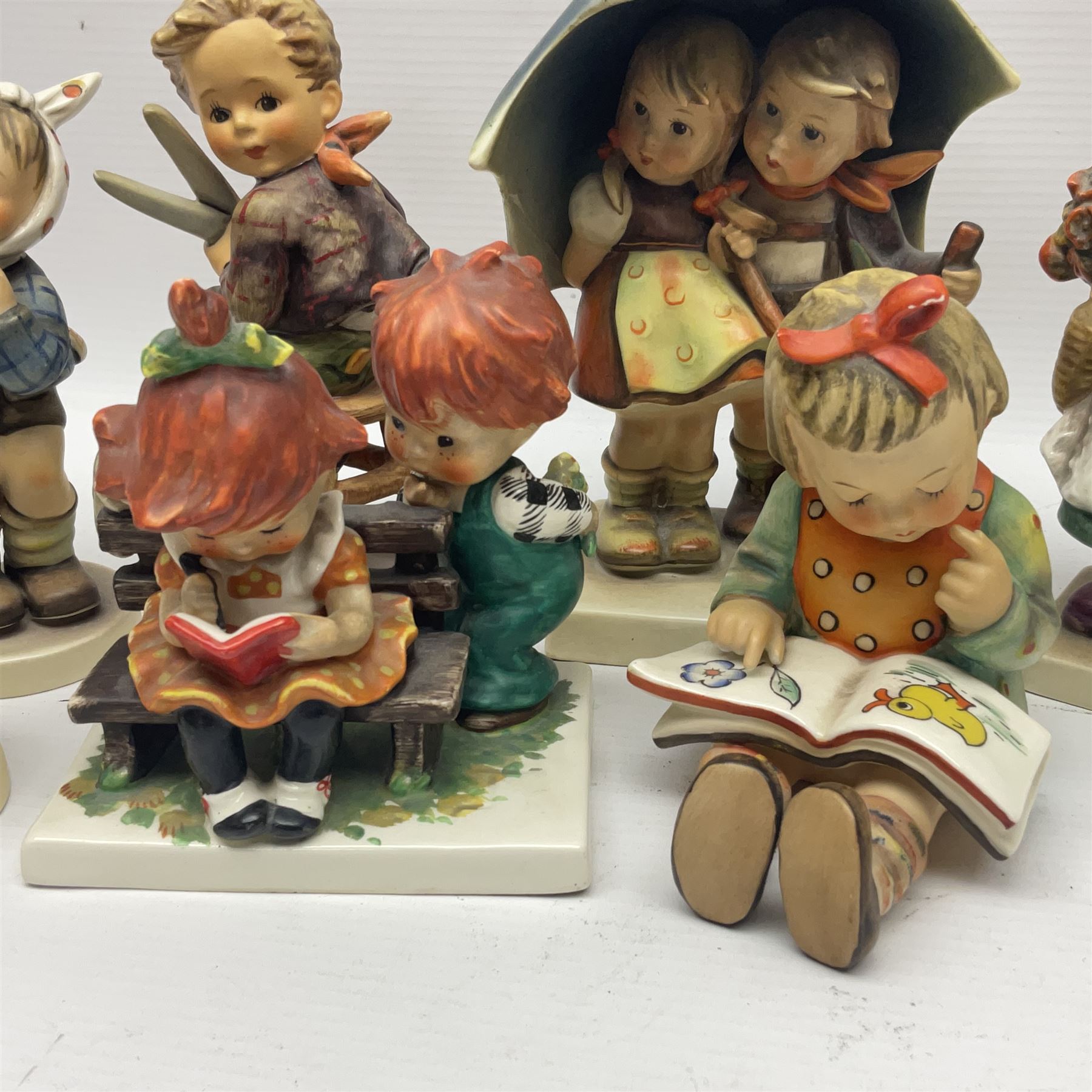 Sixteen Goebel Hummel figures - Bild 11 aus 11