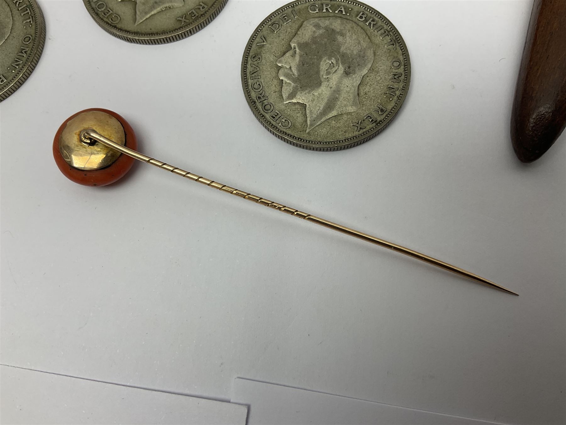 14ct gold coral stick pin - Image 4 of 12