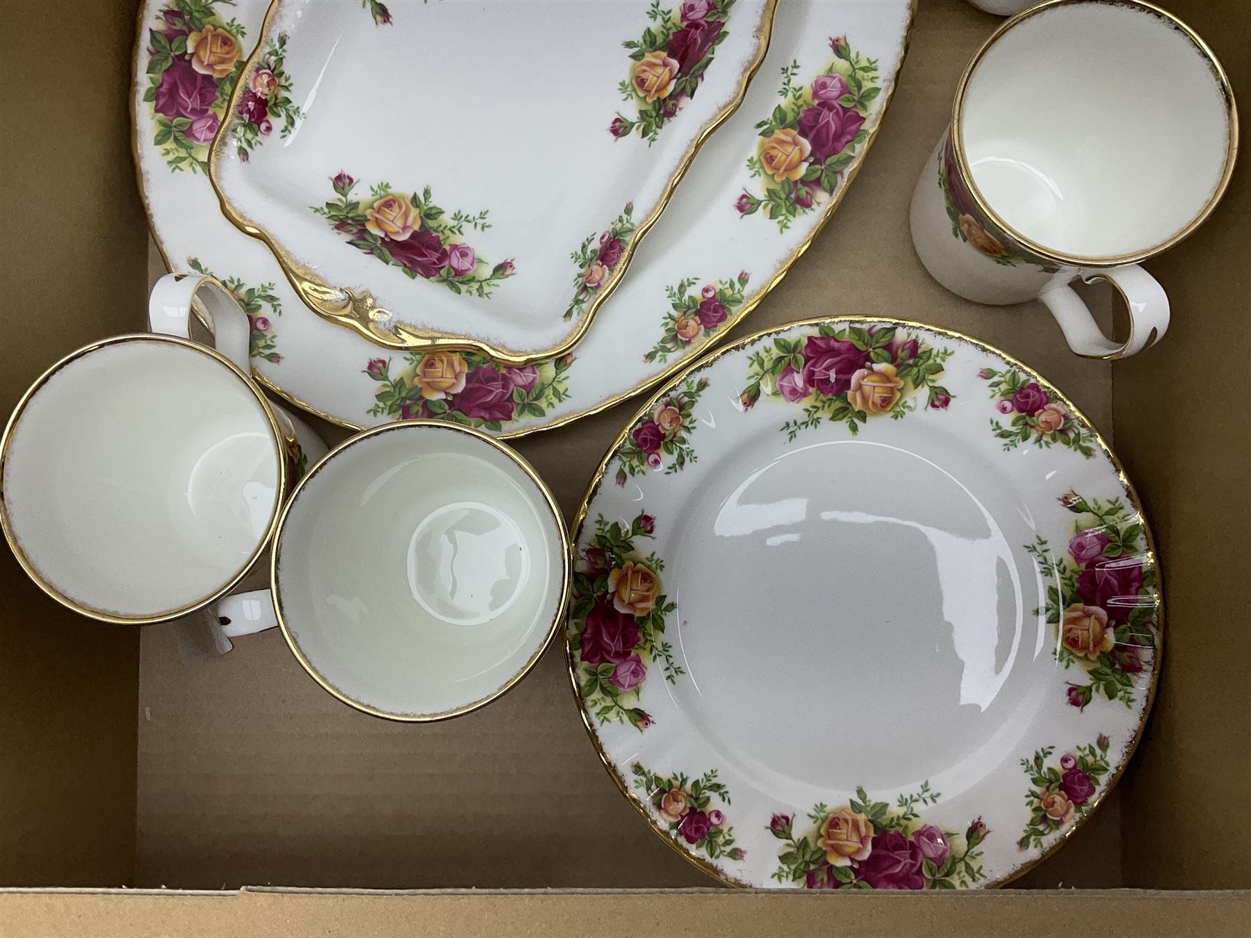 Royal Albert Country Roses pattern part tea and dinner service - Image 6 of 8