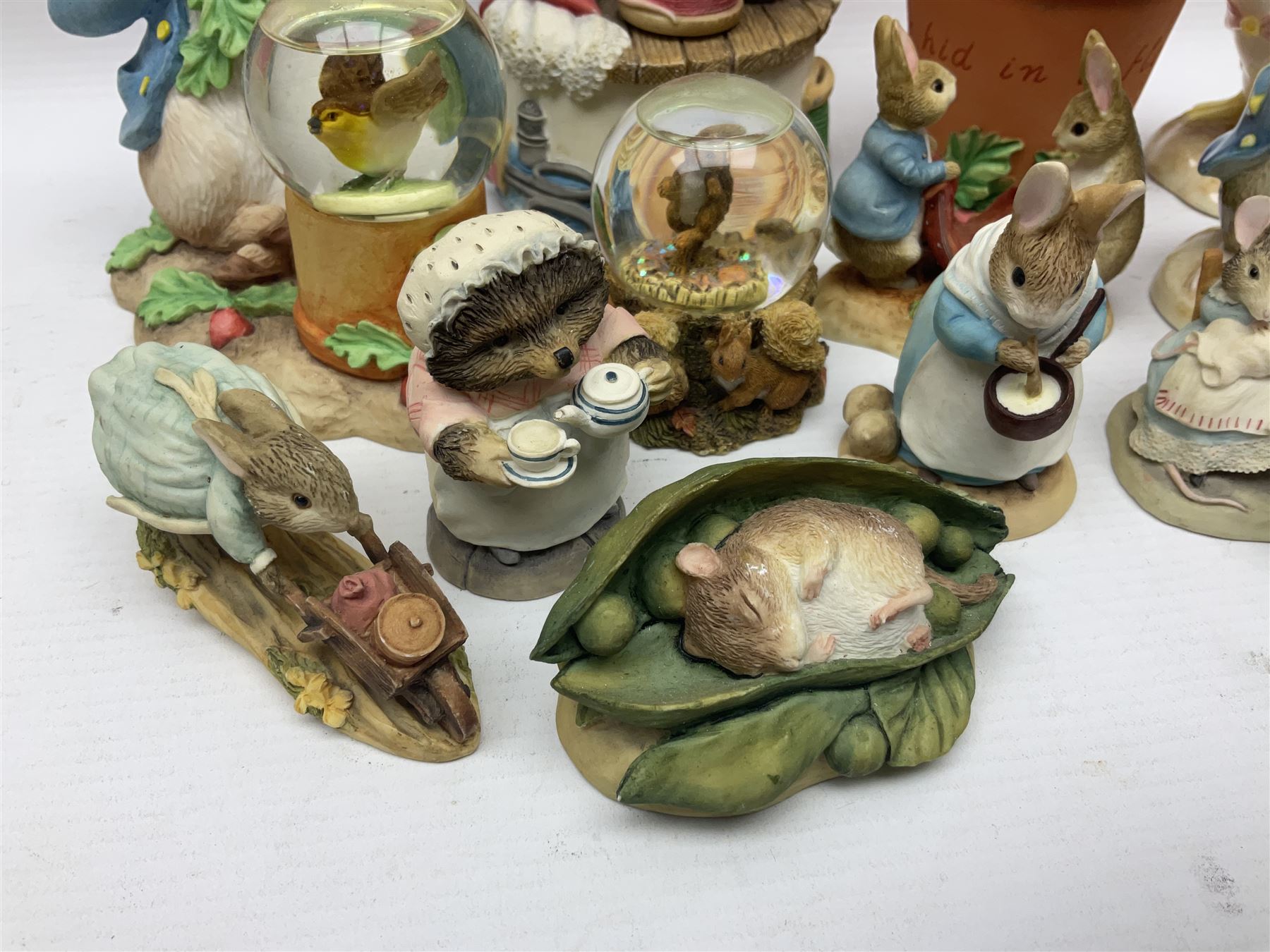 Twelve Border Fine Arts The World of Beatrix Potter and Peter Rabbit Collection figures - Image 2 of 13
