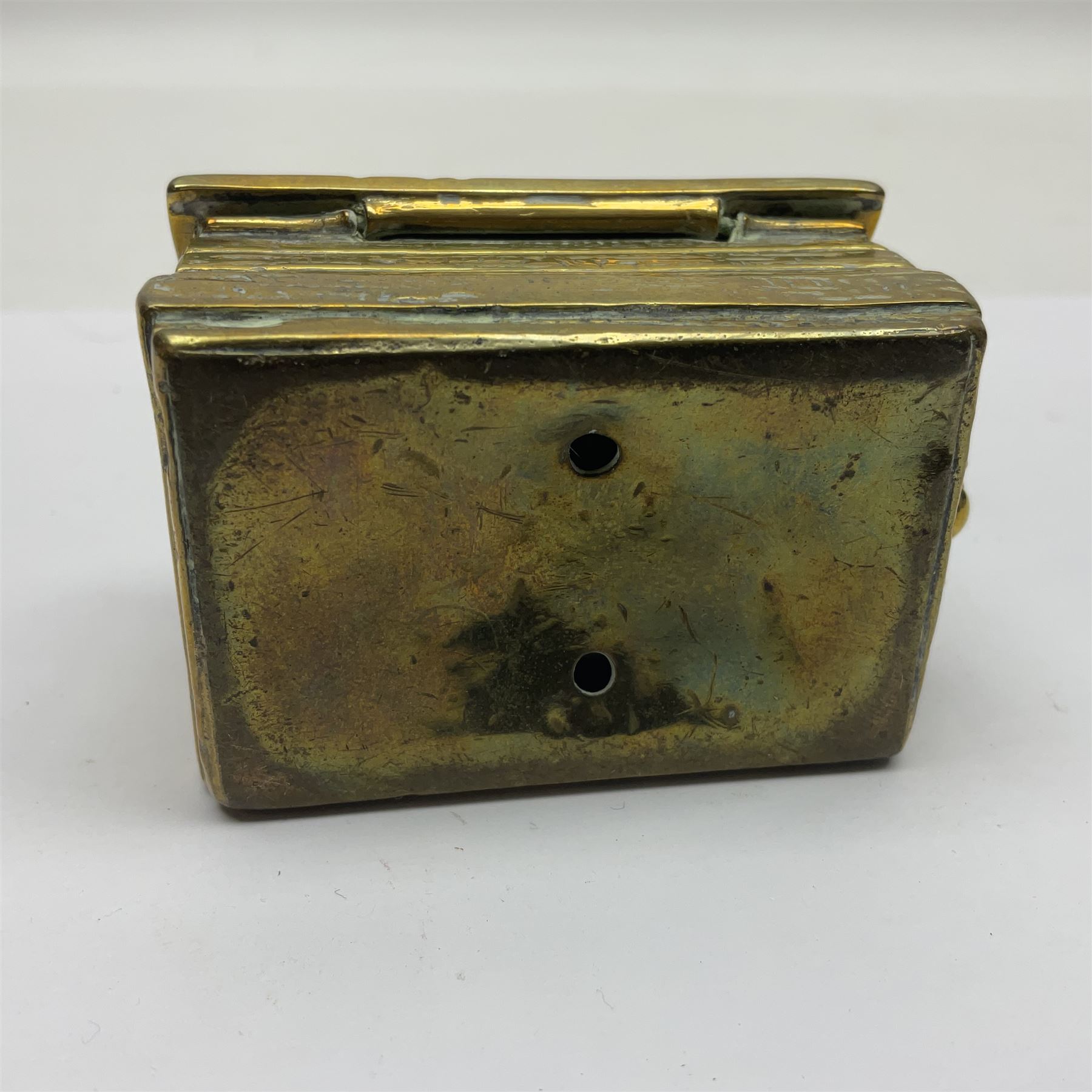 Brass vesta case in the form of a dog kennel - Image 7 of 7