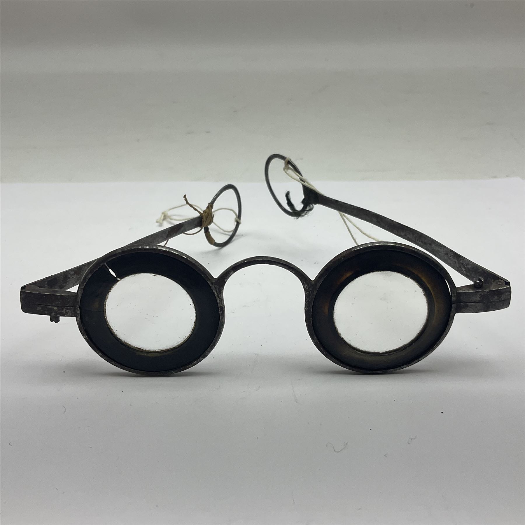 Pair of 18th century horn and steel rimmed spectacles - Image 8 of 9