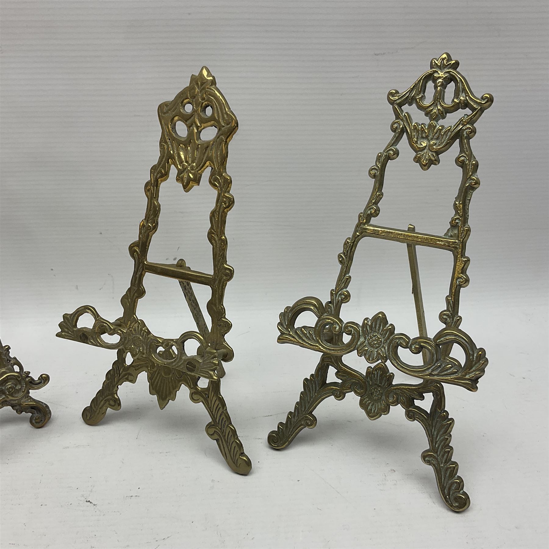 Nine ornate cast brass easel stands of various sizes - Image 9 of 13