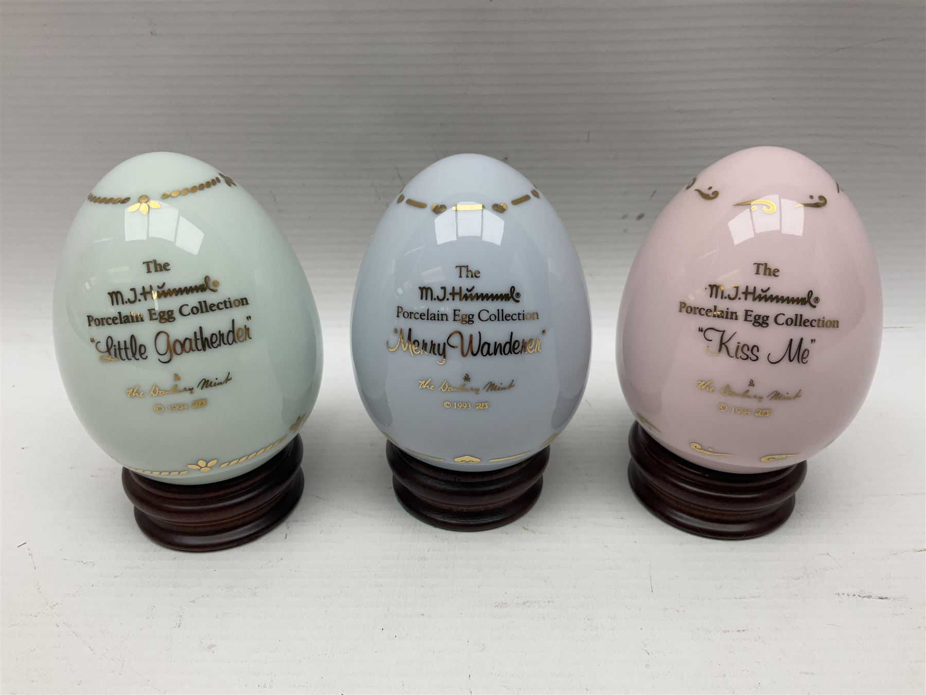 Twelve Hummel for Denbury Mint porcelain eggs - Image 13 of 13