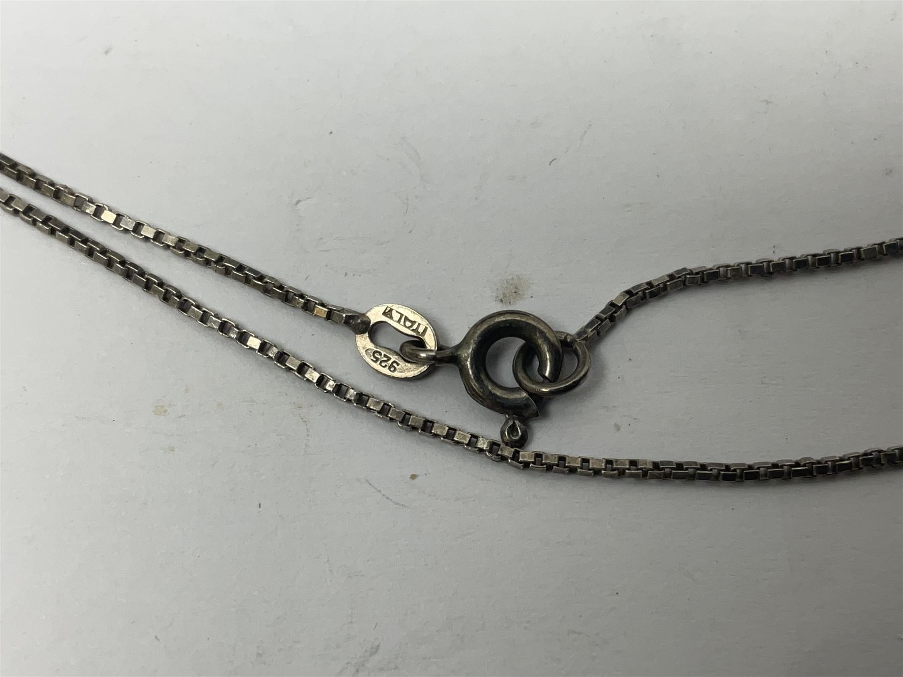 9ct gold Figaro link bracelet - Image 13 of 18