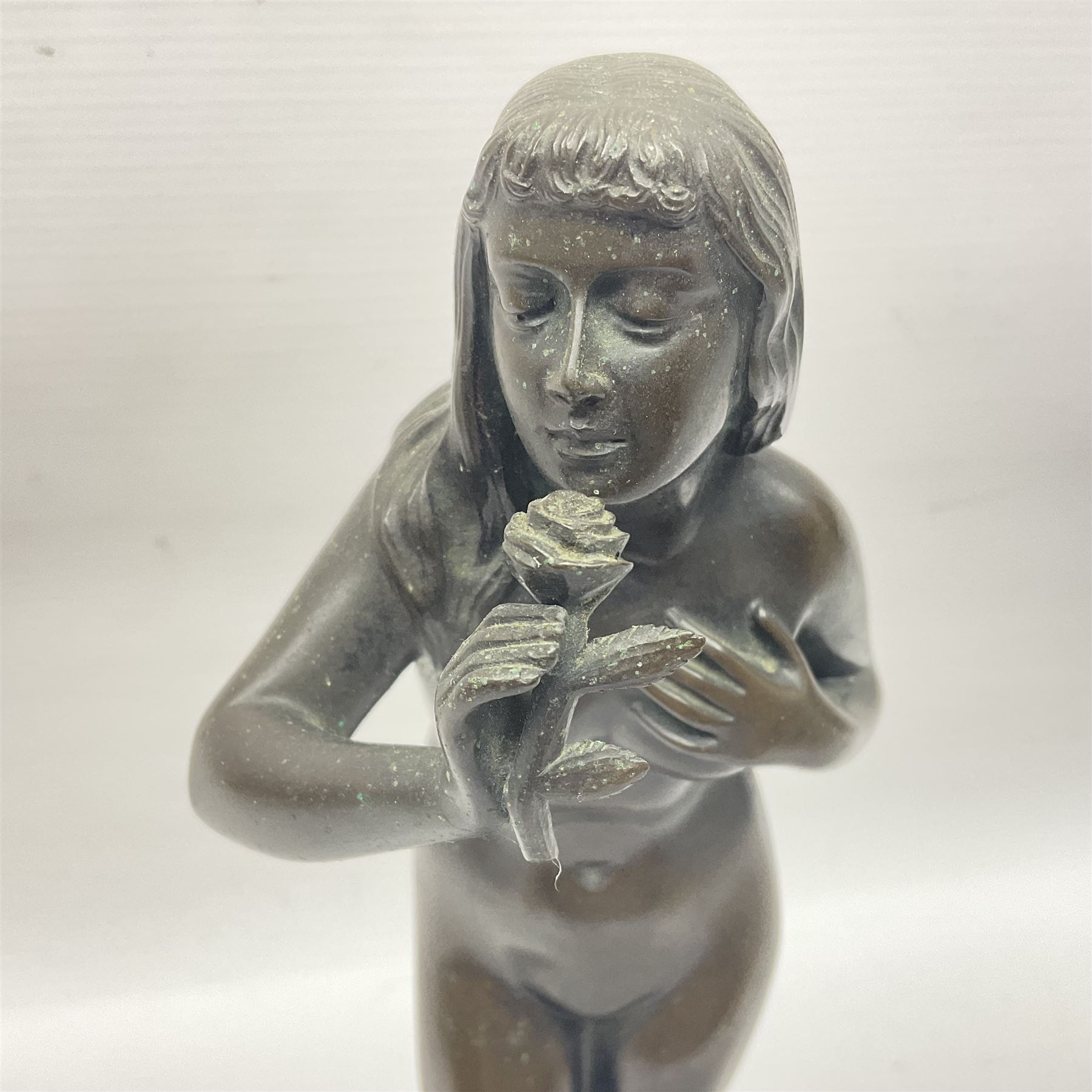 Bronze nude female figure holding a rose - Image 3 of 14