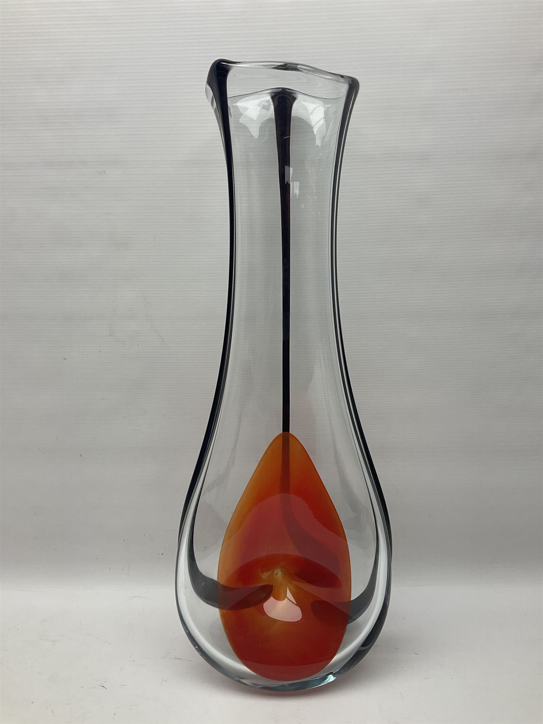 Svaja Scarlet Orchid vase - Image 12 of 12