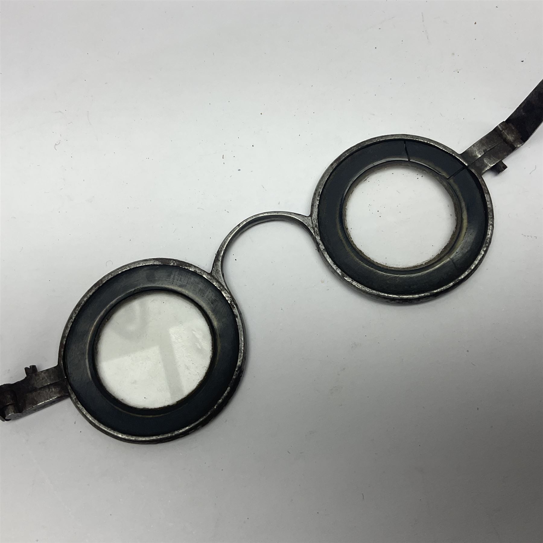 Pair of 18th century horn and steel rimmed spectacles - Image 5 of 9