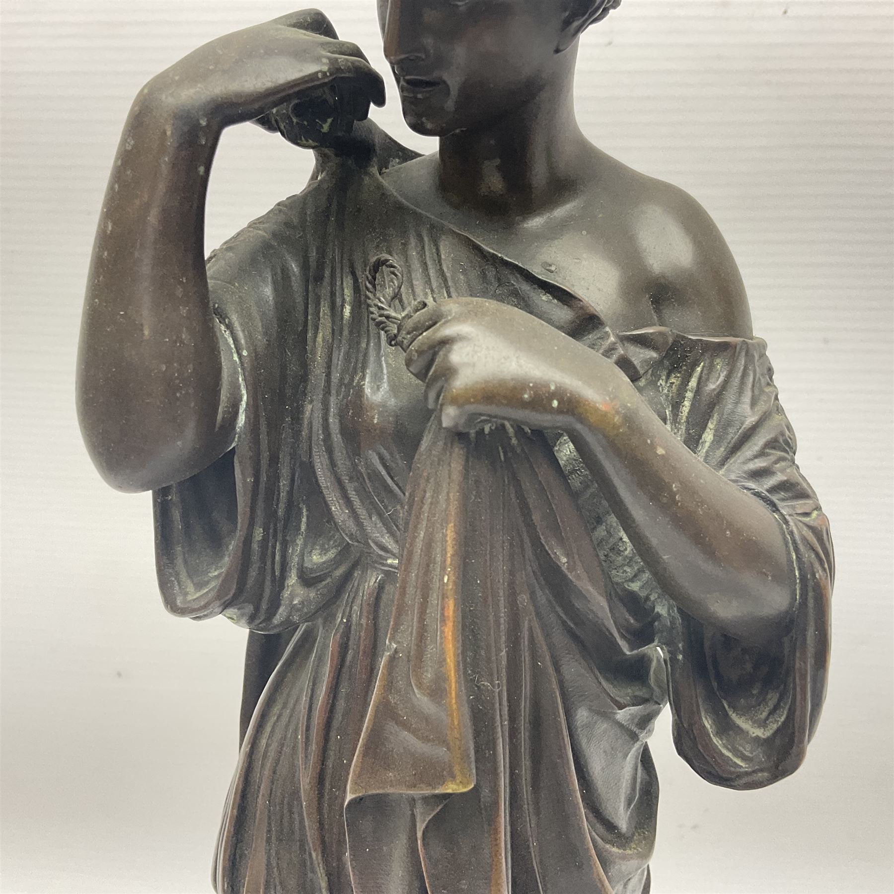 Bronzed figure of a woman in neoclassical dress - Bild 3 aus 12