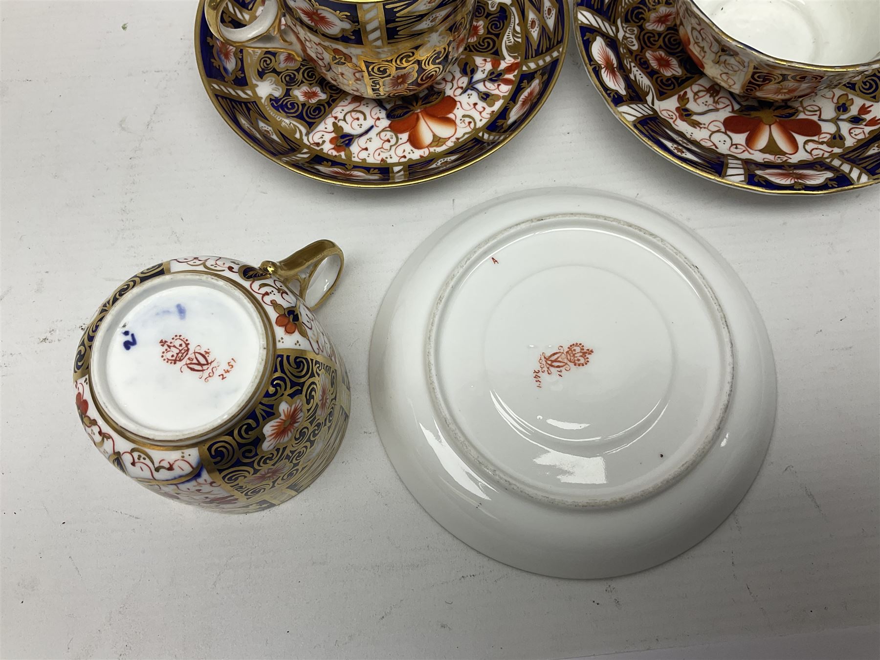 Royal Crown Derby 2451 Imari pattern - Image 5 of 16