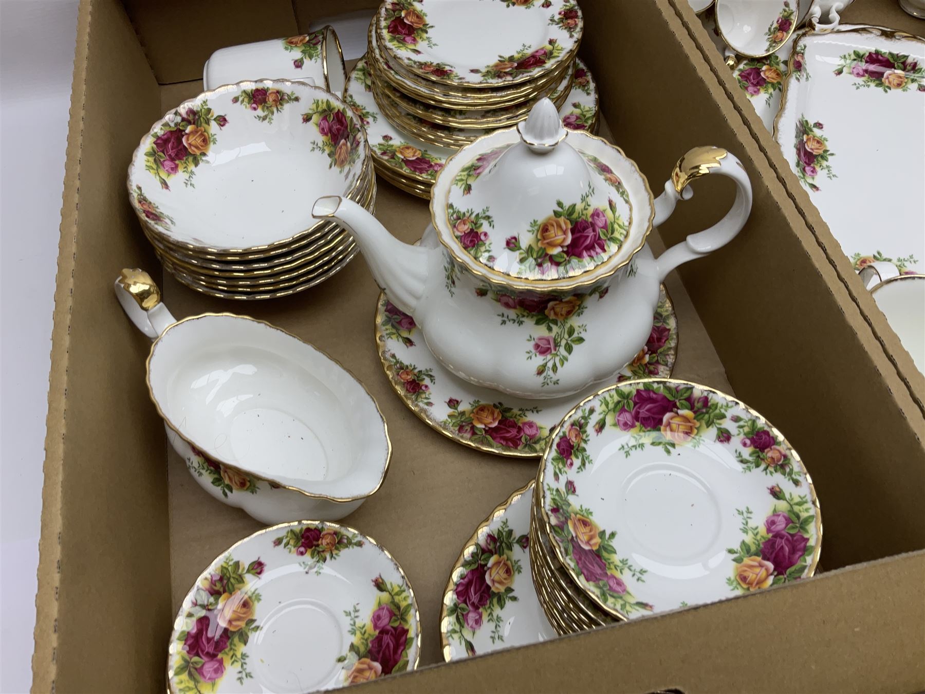 Royal Albert Country Roses pattern part tea and dinner service - Image 2 of 8