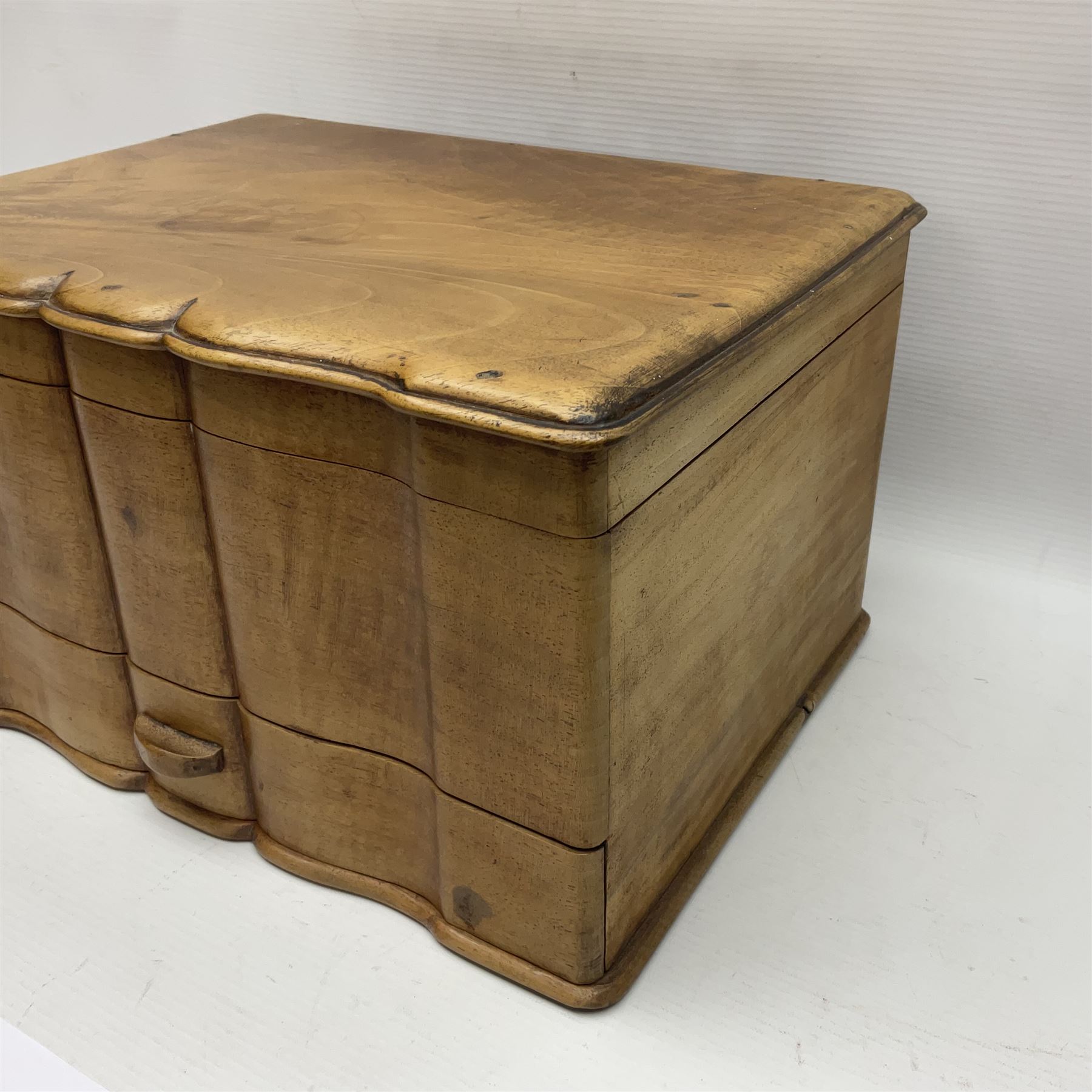 Art Deco walnut box - Image 4 of 9