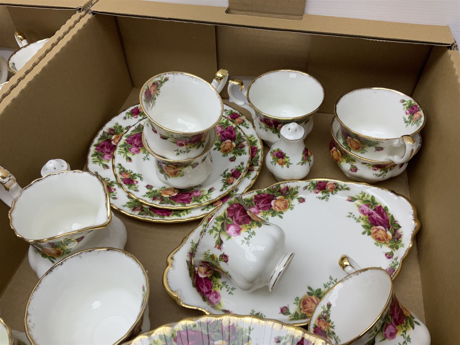 Royal Albert Country Roses pattern part tea and dinner service - Image 7 of 8