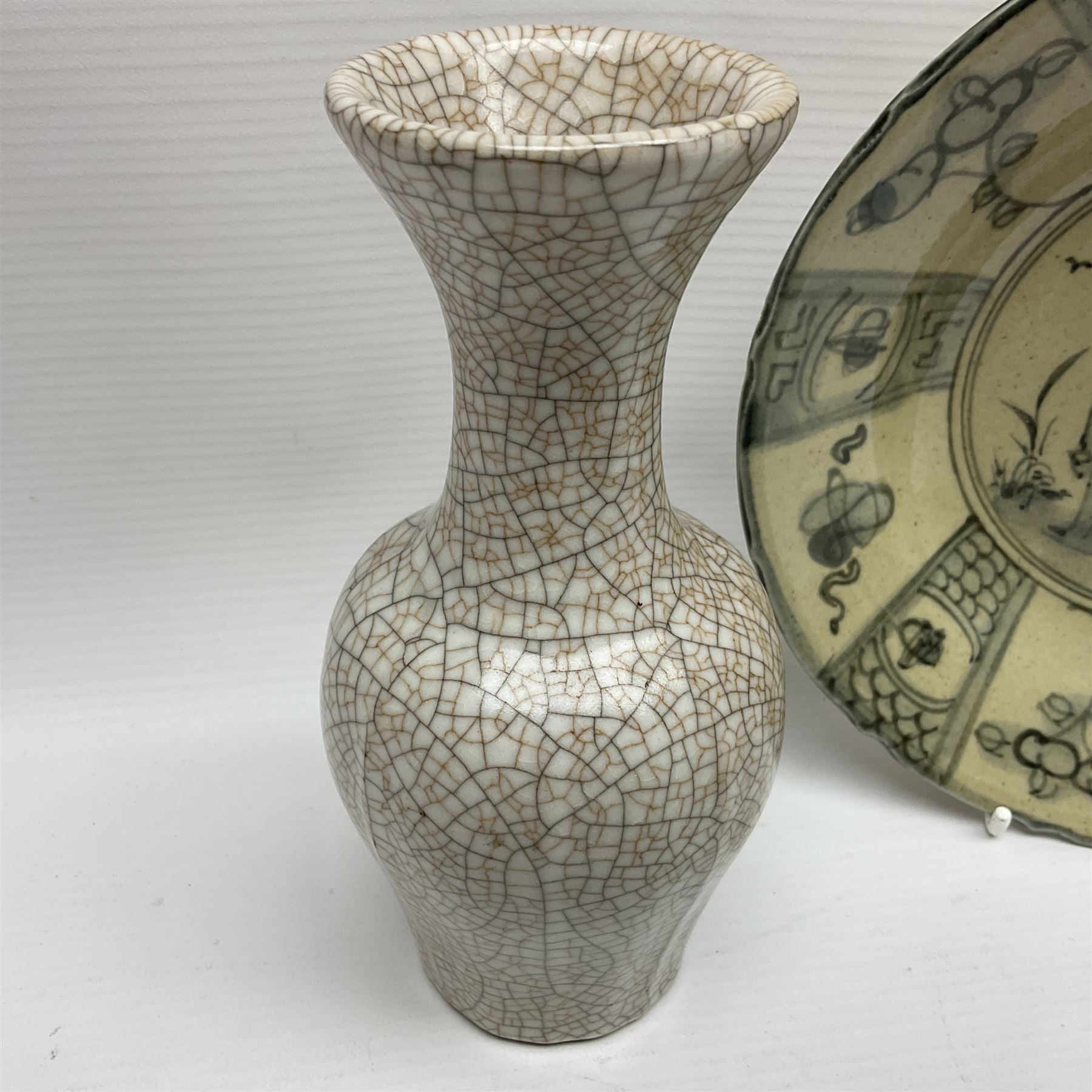 Chinese Ge-type crackle glazed vase and matching dish - Image 5 of 10