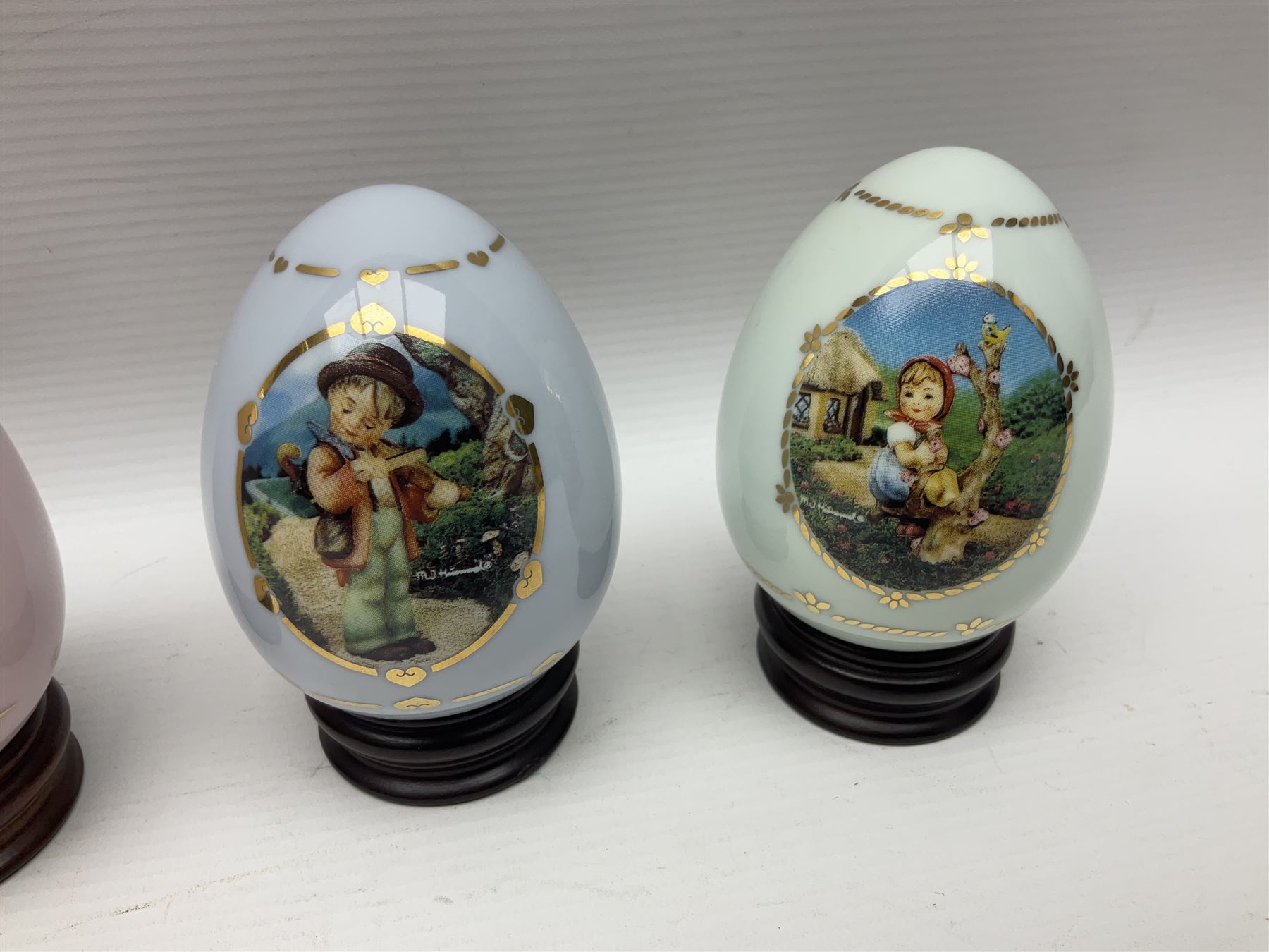 Twelve Hummel for Denbury Mint porcelain eggs - Image 9 of 13