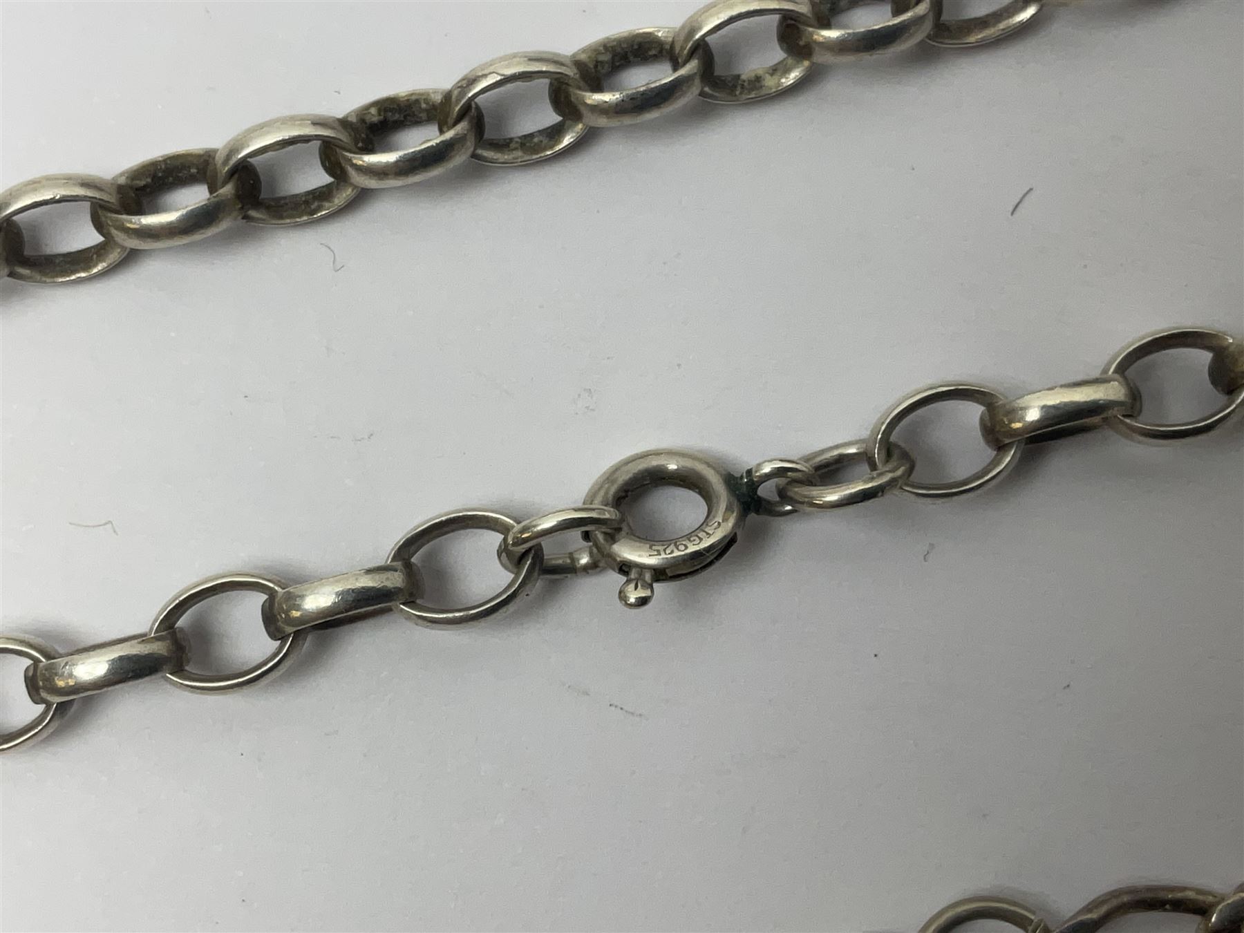 9ct gold Figaro link bracelet - Image 5 of 18