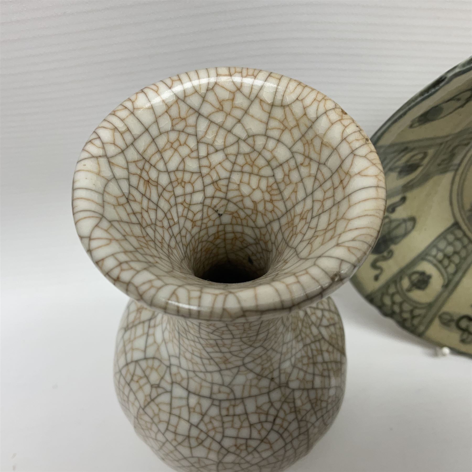 Chinese Ge-type crackle glazed vase and matching dish - Image 6 of 10