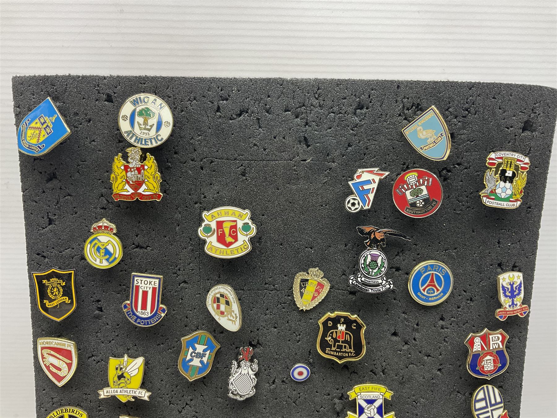 Large collection of approximately one hundred enamel badges and key rings - Image 2 of 12
