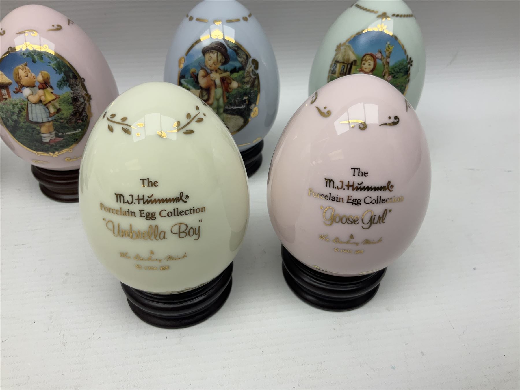 Twelve Hummel for Denbury Mint porcelain eggs - Image 8 of 13