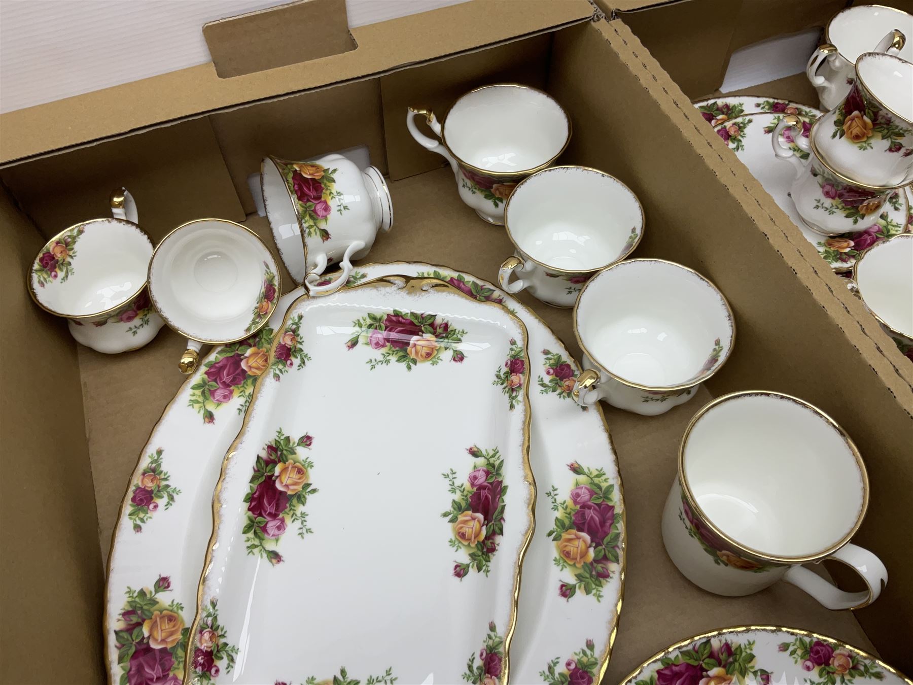 Royal Albert Country Roses pattern part tea and dinner service - Image 4 of 8