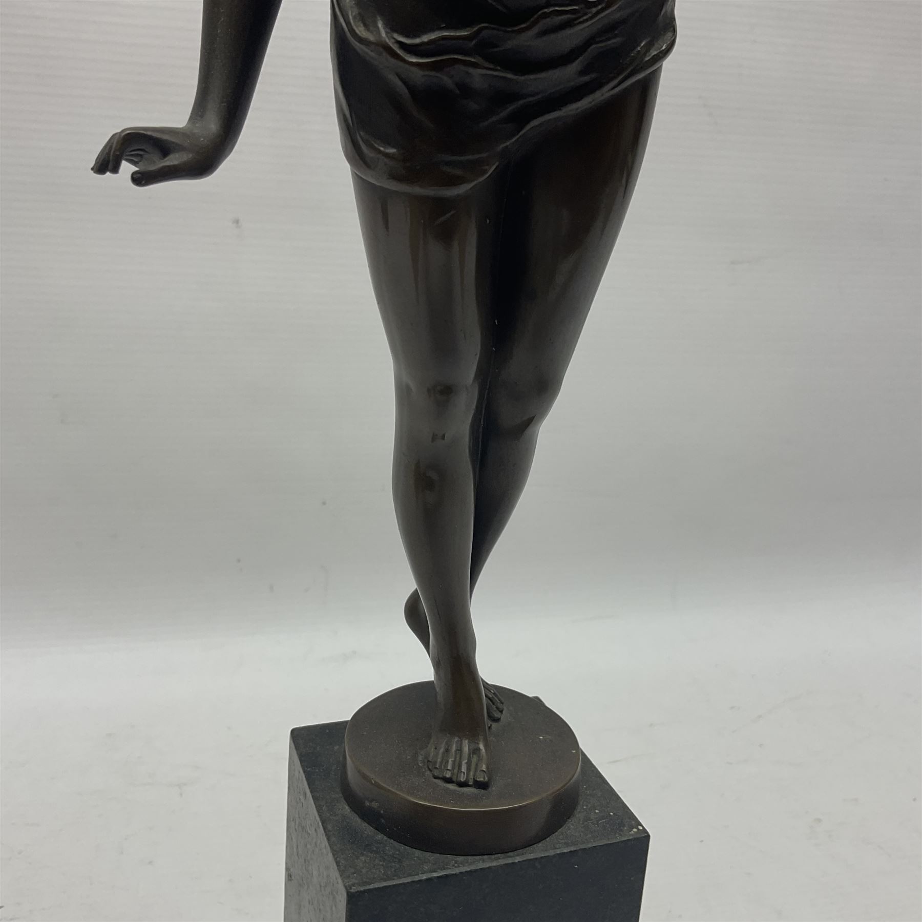 Bronzed semi nude female figure with one hand raised - Bild 5 aus 13