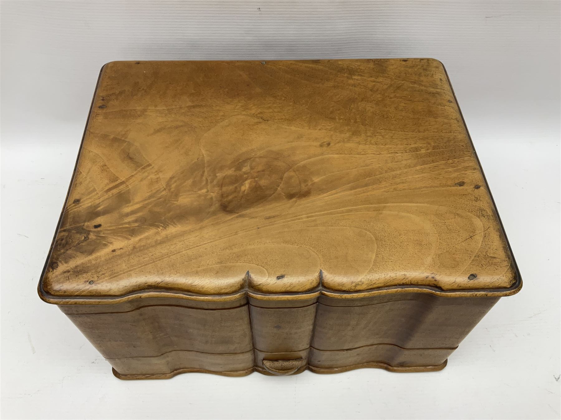 Art Deco walnut box - Image 2 of 9
