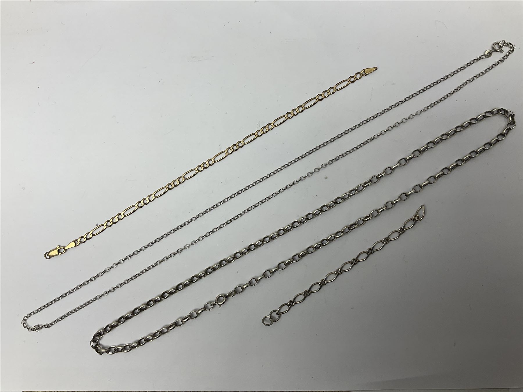 9ct gold Figaro link bracelet - Image 2 of 18