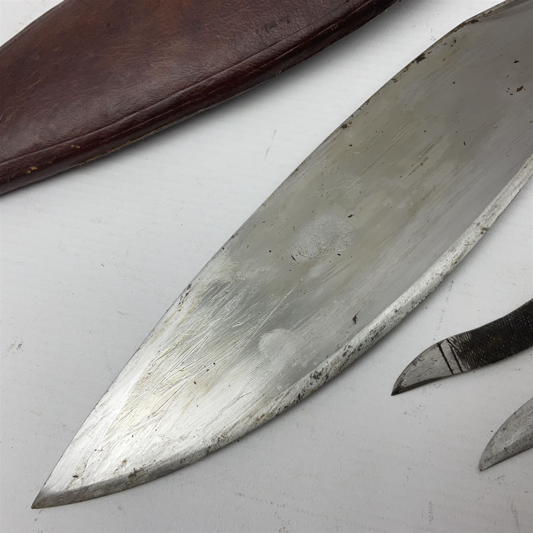 Kukri with curving blade - Image 11 of 19